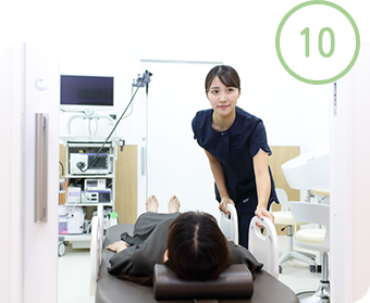 検査後はストレッチャーで寝たまま移動